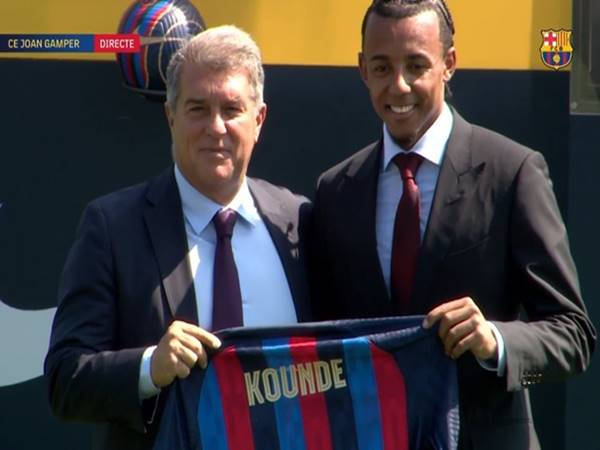 Tin Barcelona 2/8: Barca chính thức ra mắt tân binh Kounde