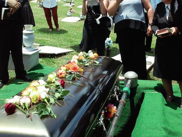 Nằm mơ thấy người thân đã mất, bạn đã mất là điềm gì