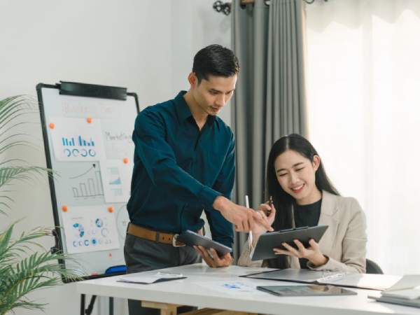 Nằm mơ thấy đồng nghiệp là điềm gì? Cảnh báo hay may mắn?