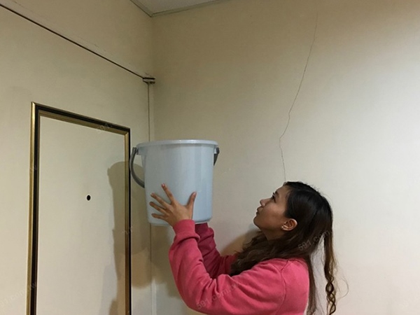 Nằm mơ thấy nhà dột có điềm gì, hung hay cát?