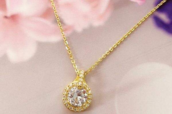 Nằm mơ thấy dây chuyền vàng là điềm gì? Liệu có may mắn?