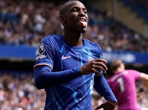 Mục tiêu Chelsea thấp thích nghi, phí tăng mạnh