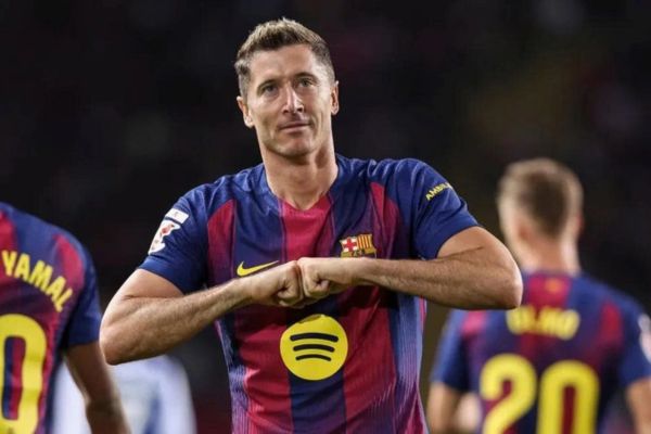 Tin đồn mâu thuẫn Lewandowski và Xavi tại Barcelona
